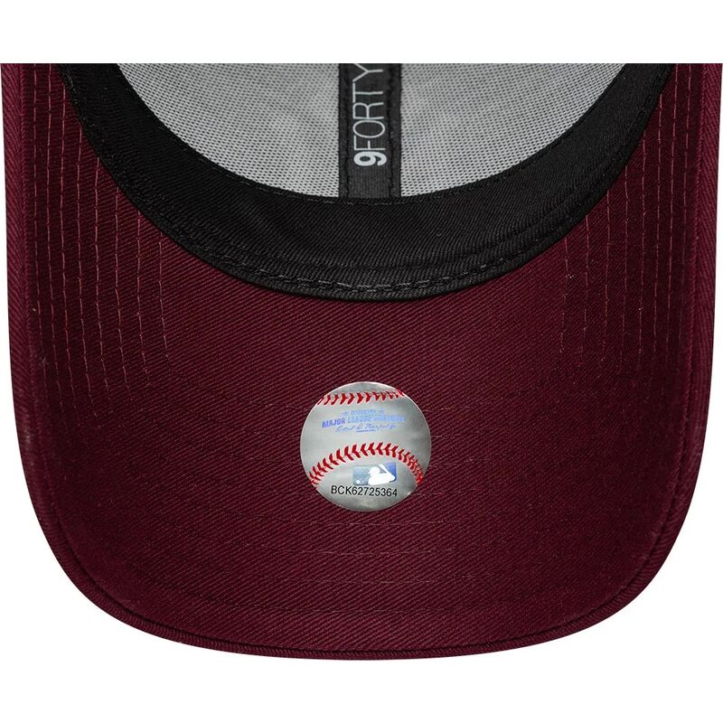gorra-curva-roja-ajustable-para-mujer-con-logo-rosa-9forty-metallic-logo-de-new-york-yankees-mlb-de-new-era