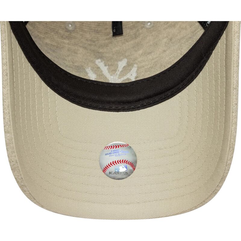 gorra-curva-beige-ajustable-con-logo-beige-9twenty-a-frame-melton-luxe-de-new-york-yankees-mlb-de-new-era