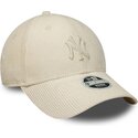 gorra-curva-beige-ajustable-para-mujer-con-logo-beige-9forty-cord-de-new-york-yankees-mlb-de-new-era