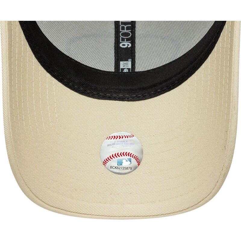 gorra-curva-crema-ajustable-con-logo-azul-9forty-patch-de-los-angeles-dodgers-mlb-de-new-era gorra-curva-crema-ajustable-con-logo-azul-9forty-patch-de-los-angeles-dodgers-mlb-de-new-era