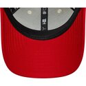 gorra-curva-beige-y-roja-ajustable-para-nino-9forty-contrast-de-manchester-united-football-club-premier-league-de-new-era