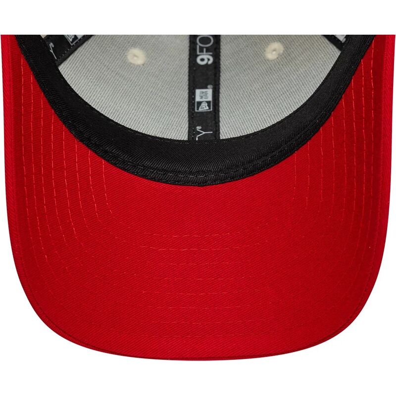 gorra-curva-beige-y-roja-ajustable-para-nino-9forty-contrast-de-manchester-united-football-club-premier-league-de-new-era