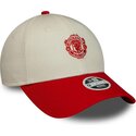 gorra-curva-beige-y-roja-ajustable-para-mujer-9forty-contrast-de-manchester-united-football-club-premier-league-de-new-era