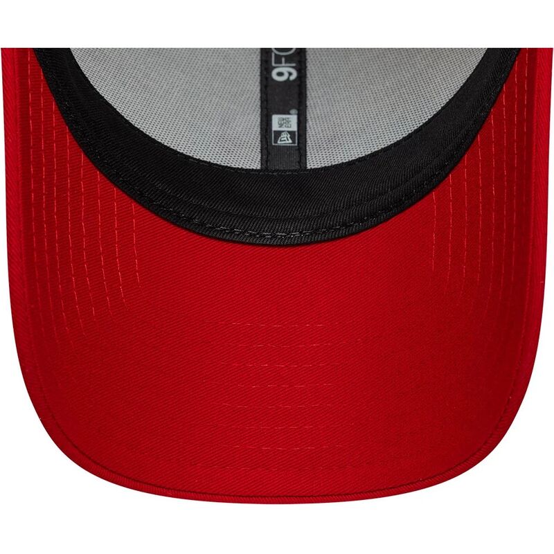gorra-curva-beige-y-roja-ajustable-para-mujer-9forty-contrast-de-manchester-united-football-club-premier-league-de-new-era