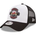 gorra-trucker-negra-y-blanca-a-frame-location-icon-de-pigs-eye-garage-de-new-era