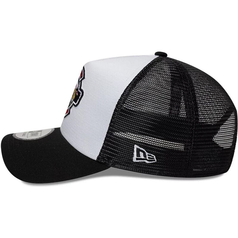 gorra-trucker-negra-y-blanca-a-frame-location-icon-de-pigs-eye-garage-de-new-era