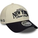 gorra-curva-beige-y-azul-marino-ajustable-9forty-m-crown-wordmark-de-buffalo-new-york-de-new-era