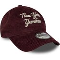 gorra-curva-granate-ajustable-9twenty-a-frame-cord-script-de-new-york-yankees-mlb-de-new-era