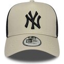 gorra-trucker-beige-y-negra-con-logo-negro-a-frame-league-essential-de-new-york-yankees-mlb-de-new-era