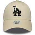 gorra-curva-beige-ajustable-para-mujer-con-logo-negro-9forty-infill-de-los-angeles-dodgers-mlb-de-new-era