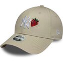 gorra-curva-beige-ajustable-para-mujer-9forty-fruit-icon-strawberry-de-new-york-yankees-mlb-de-new-era