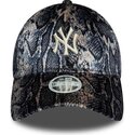 gorra-curva-multicolor-ajustable-para-mujer-9forty-snake-print-de-new-york-yankees-mlb-de-new-era