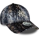 gorra-curva-multicolor-ajustable-para-mujer-9forty-snake-print-de-new-york-yankees-mlb-de-new-era