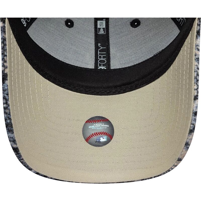 gorra-curva-multicolor-ajustable-para-mujer-9forty-snake-print-de-new-york-yankees-mlb-de-new-era