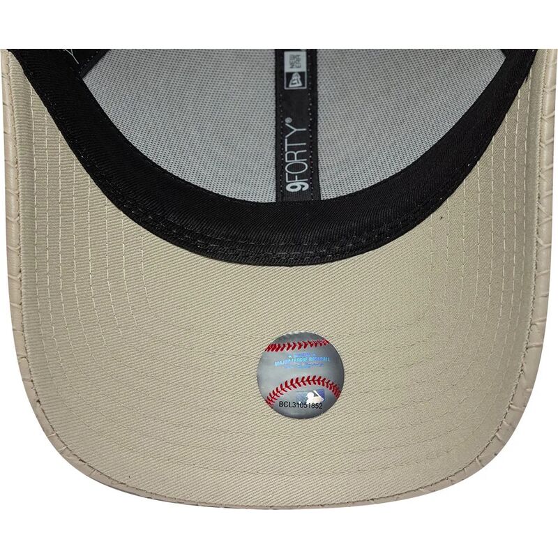 gorra-curva-beige-ajustable-con-logo-beige-9forty-pu-weave-de-new-york-yankees-mlb-de-new-era