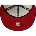 gorra-plana-beige-y-roja-ajustada-con-logo-rojo-59fifty-league-essential-de-new-york-yankees-mlb-de-new-era