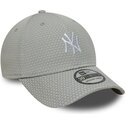 gorra-curva-gris-ajustada-con-logo-blanco-39thirty-stretch-mesh-de-new-york-yankees-mlb-de-new-era