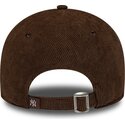 gorra-curva-marron-ajustable-para-mujer-9twenty-cord-script-de-new-york-yankees-mlb-de-new-era