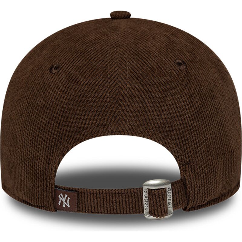 gorra-curva-marron-ajustable-para-mujer-9twenty-cord-script-de-new-york-yankees-mlb-de-new-era gorra-curva-marron-ajustable-para-mujer-9twenty-cord-script-de-new-york-yankees-mlb-de-new-era