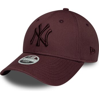 Gorra curva granate ajustable para mujer con logo granate 9FORTY League Essential de New York Yankees MLB de New Era