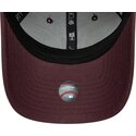 gorra-curva-granate-ajustable-para-mujer-con-logo-granate-9forty-league-essential-de-new-york-yankees-mlb-de-new-era