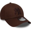 gorra-curva-marron-oscuro-ajustable-con-logo-marron-9forty-league-essential-de-new-york-yankees-mlb-de-new-era