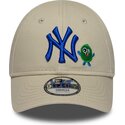 gorra-curva-beige-ajustable-con-logo-azul-9forty-monster-icon-de-new-york-yankees-mlb-de-new-era