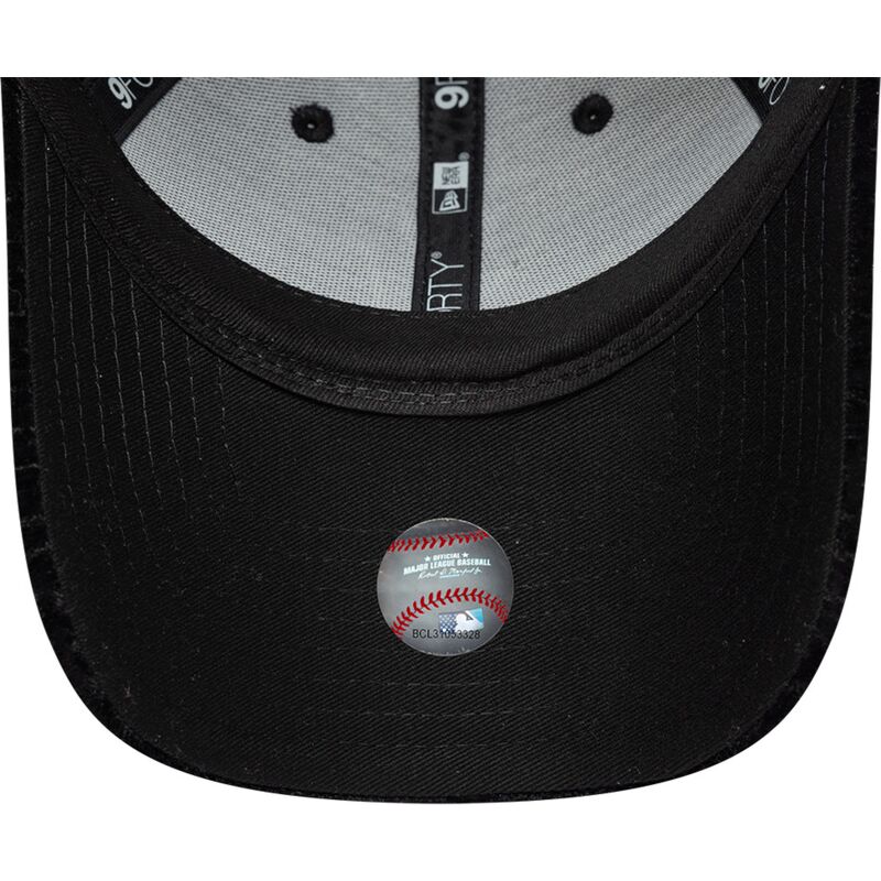 gorra-curva-negra-ajustable-para-mujer-con-logo-negro-9forty-velour-de-new-york-yankees-mlb-de-new-era