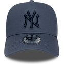 gorra-curva-azul-snapback-con-logo-azul-marino-e-frame-league-essential-de-new-york-yankees-mlb-de-new-era
