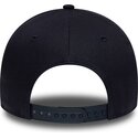 gorra-curva-azul-marino-snapback-con-logo-rojo-e-frame-team-outline-de-new-york-yankees-mlb-de-new-era