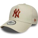 gorra-curva-beige-snapback-con-logo-marron-e-frame-league-essential-de-new-york-yankees-mlb-de-new-era