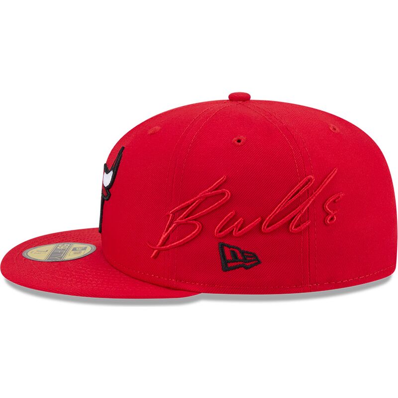 gorra-plana-roja-ajustada-59fifty-side-script-de-chicago-bulls-nba-de-new-era