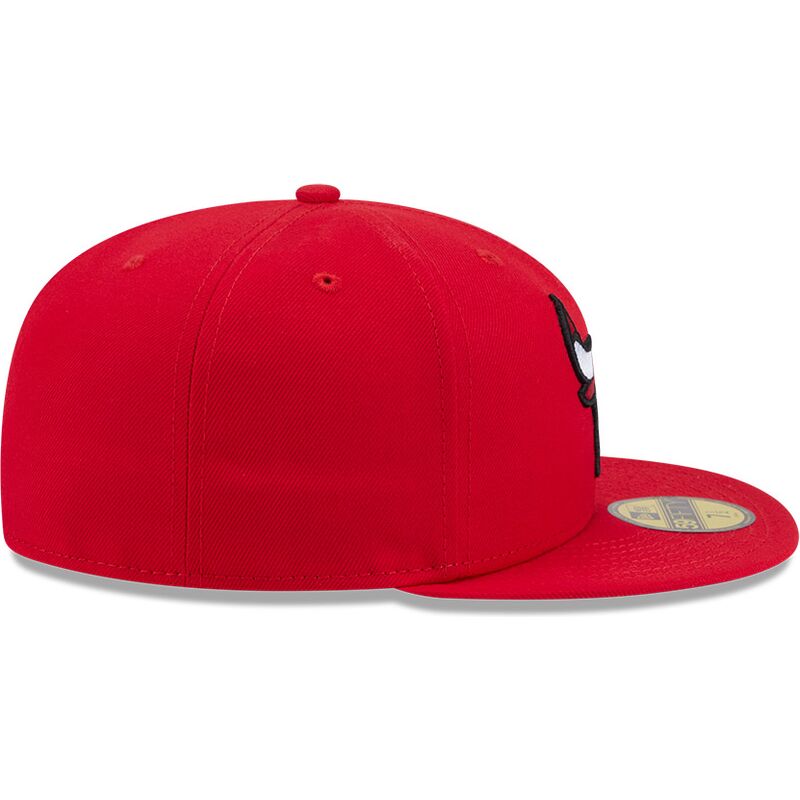 gorra-plana-roja-ajustada-59fifty-side-script-de-chicago-bulls-nba-de-new-era