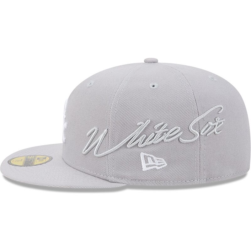 gorra-plana-gris-ajustada-59fifty-side-script-de-chicago-white-sox-mlb-de-new-era