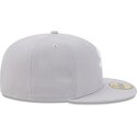 gorra-plana-gris-ajustada-59fifty-side-script-de-chicago-white-sox-mlb-de-new-era