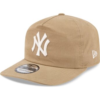 Gorra curva beige snapback 19TWENTY Precurved de New York Yankees MLB de New Era