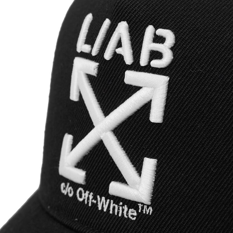 gorra-trucker-negra-con-logo-blanco-clamp-arrows-de-l-ab-c-o-off-white gorra-trucker-negra-con-logo-blanco-clamp-arrows-de-l-ab-c-o-off-white