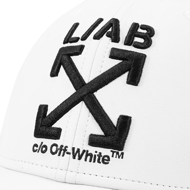 gorra-curva-blanca-ajustable-clamp-arrows-pu-leather-de-l-ab-c-o-off-white gorra-curva-blanca-ajustable-clamp-arrows-pu-leather-de-l-ab-c-o-off-white