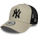gorra-trucker-beige-y-negra-con-logo-negro-a-frame-league-essential-de-new-york-yankees-mlb-de-new-era