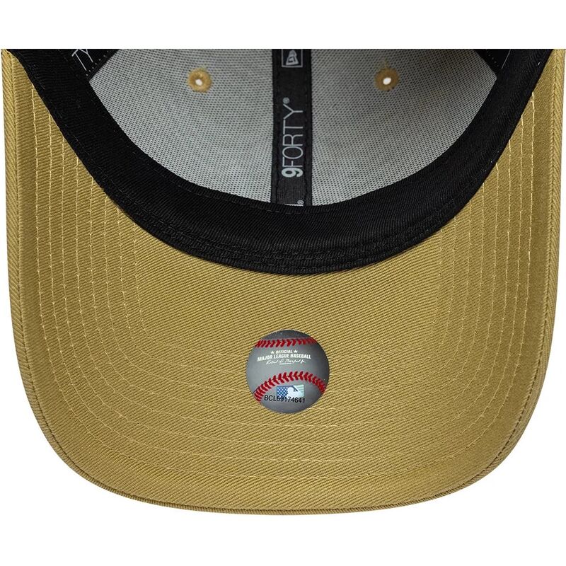 gorra-curva-khaki-ajustable-9forty-league-essential-de-new-york-yankees-mlb-de-new-era gorra-curva-khaki-ajustable-9forty-league-essential-de-new-york-yankees-mlb-de-new-era