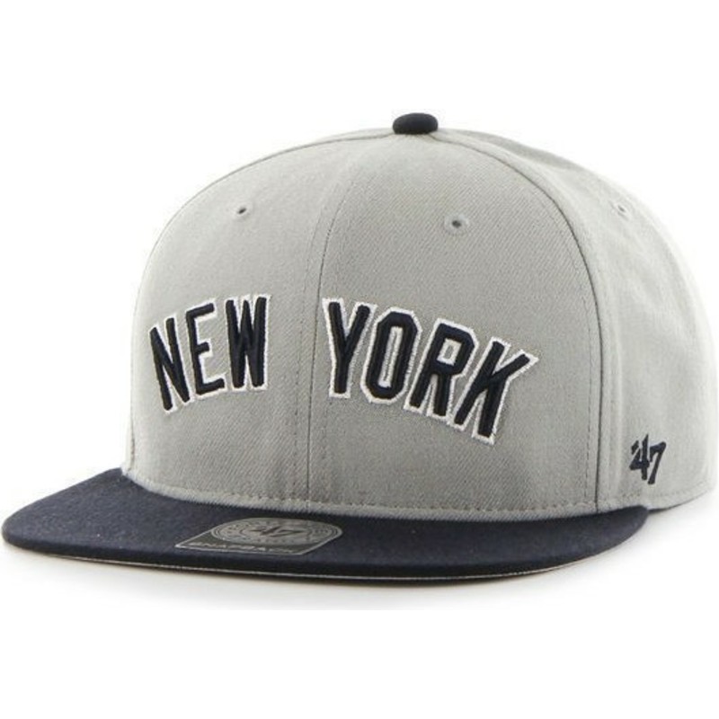 gorra-plana-gris-snapback-con-logo-lateral-de-mlb-new-york-yankees-de-47-brand